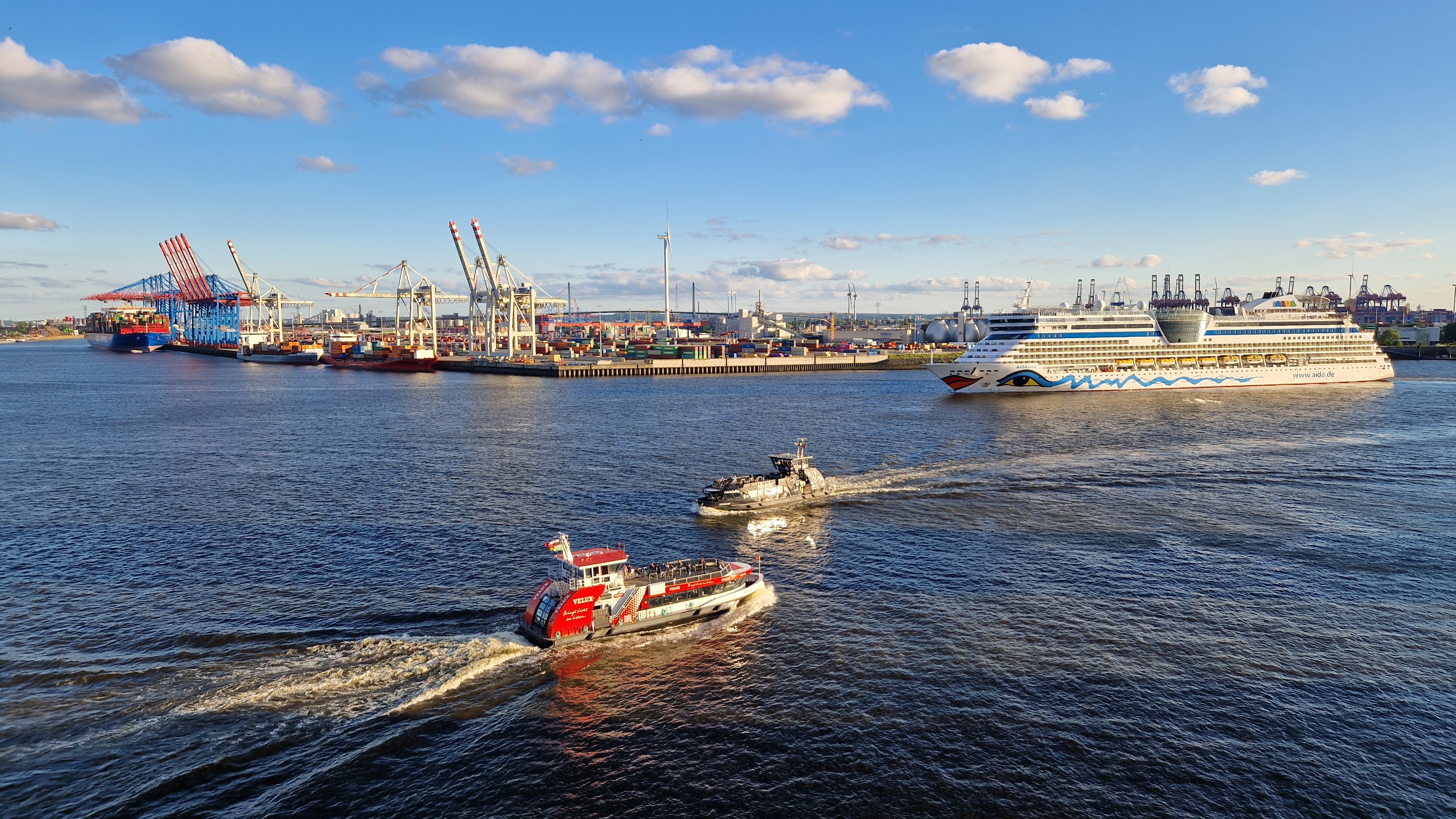 Ausblick auf den Hamburger Hafen (1)
